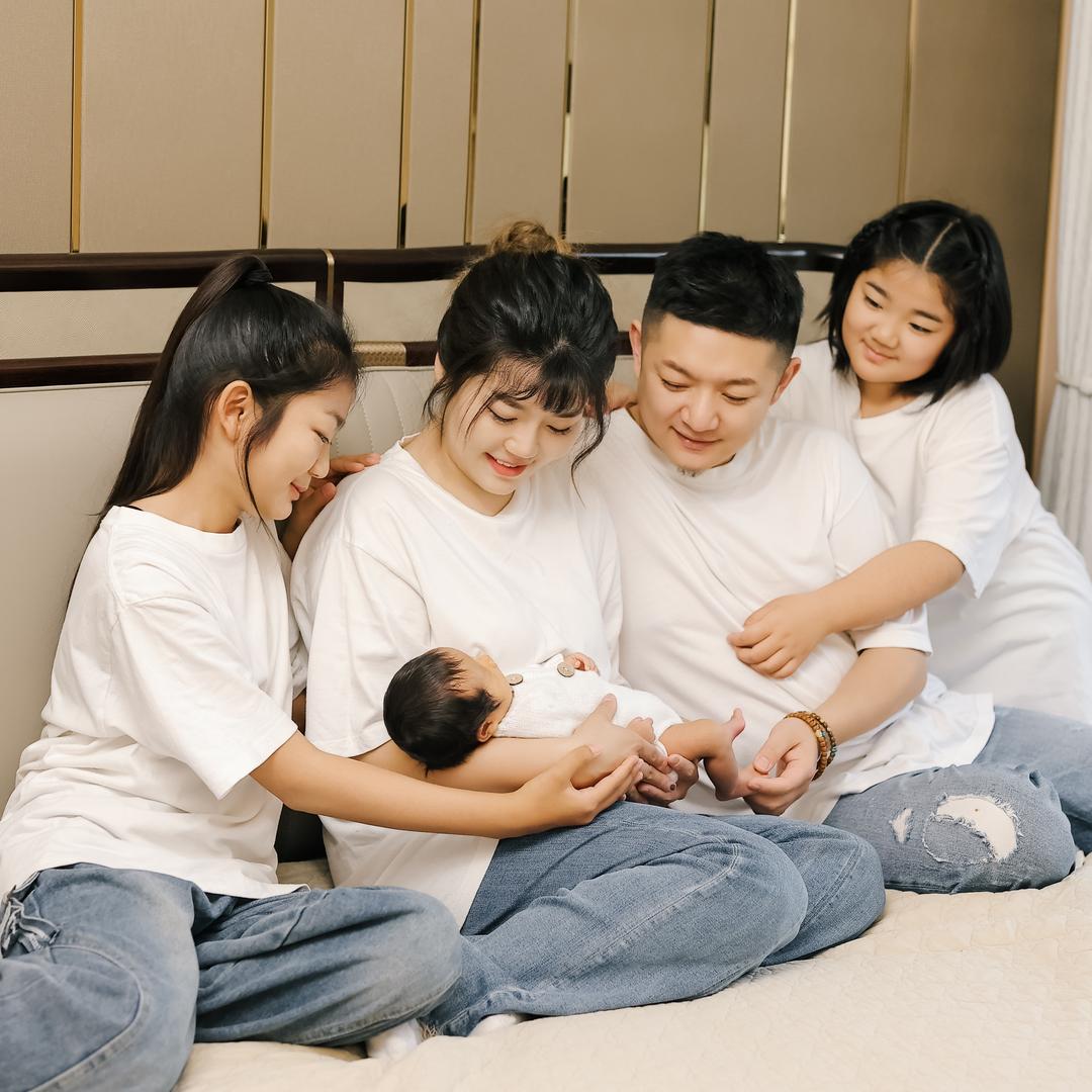 大叔家有三千金