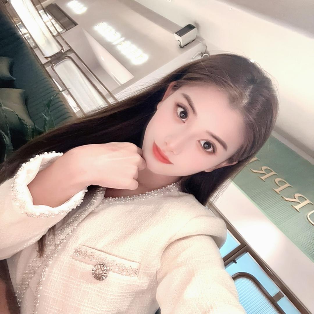 芷.