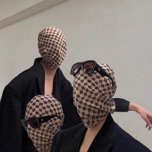 M R