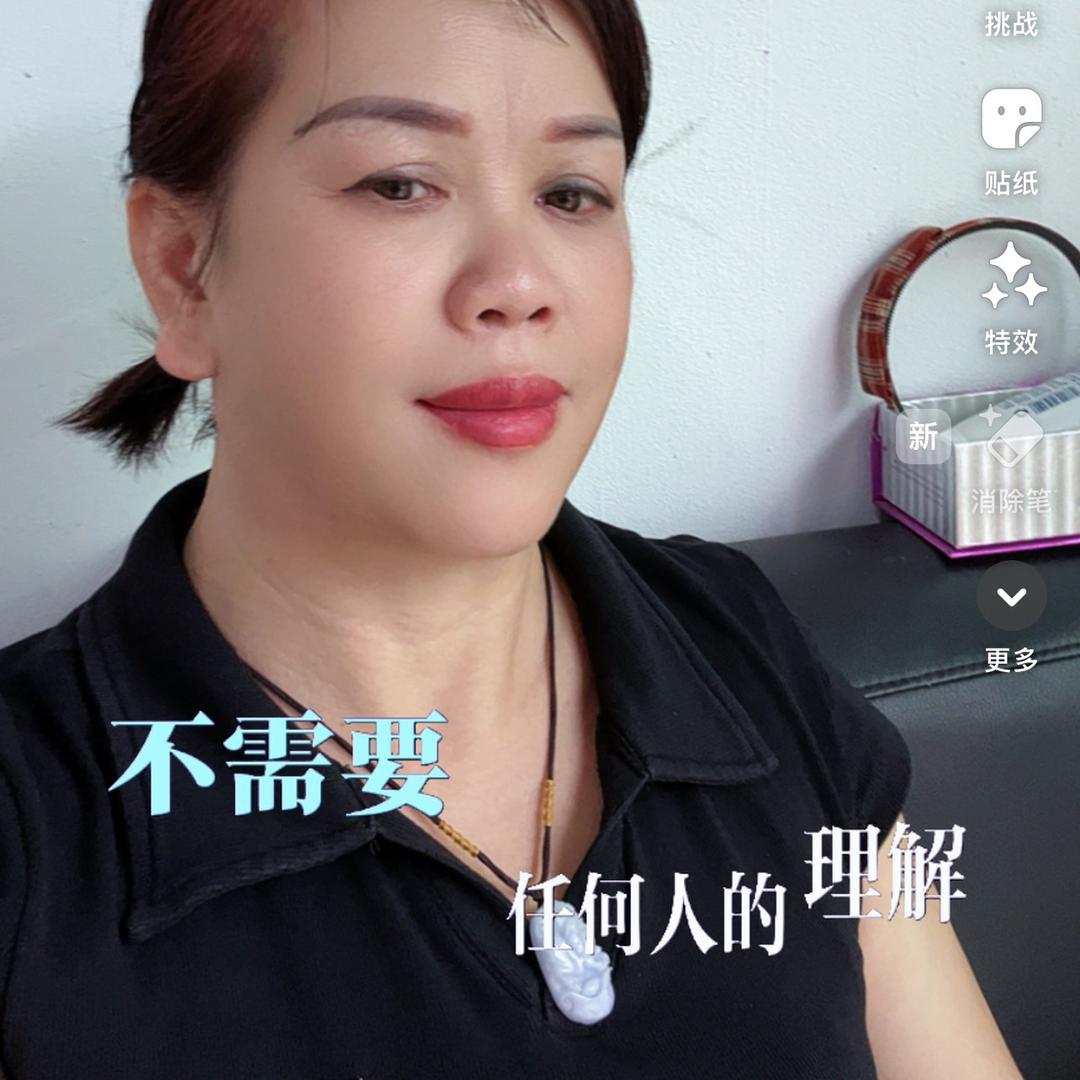 一生孤独广西忻城县大塘镇广场