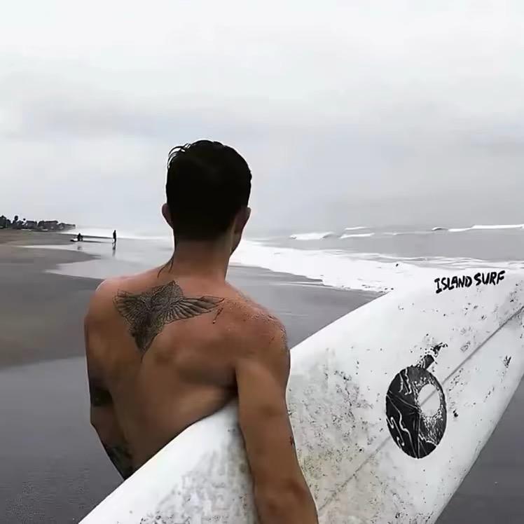 猛踹瘸子那条腿