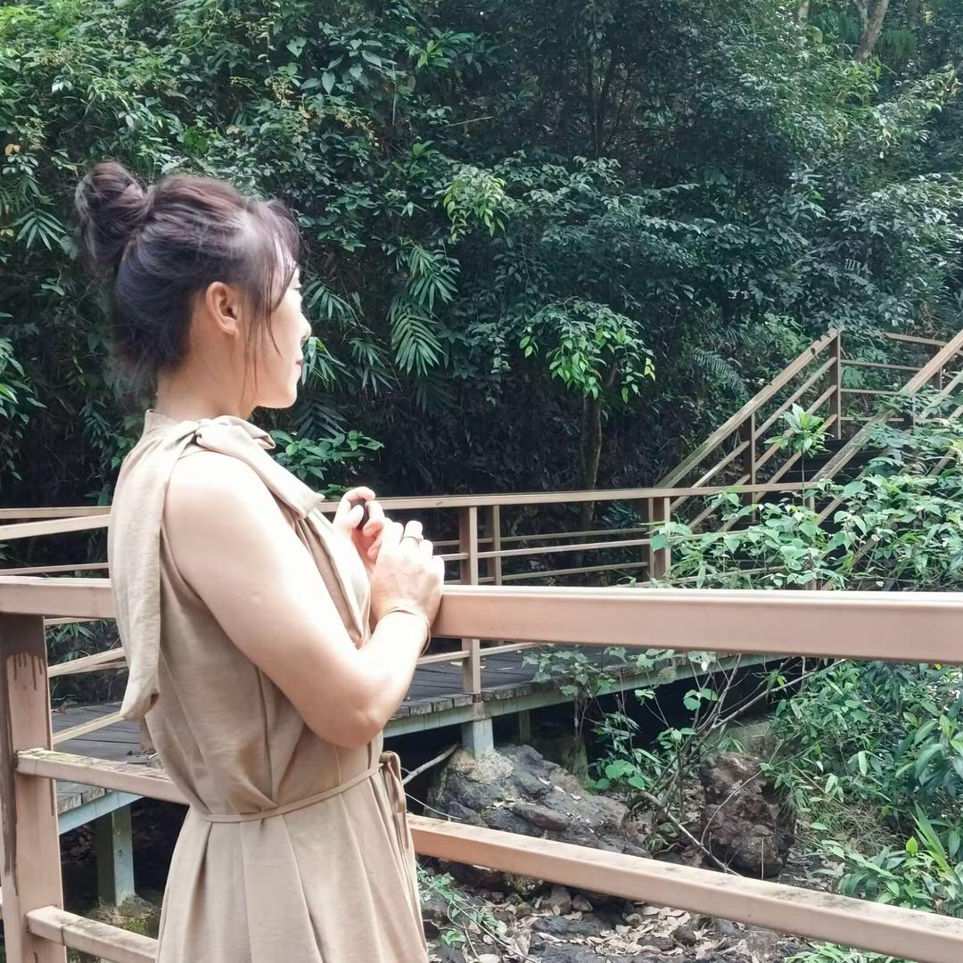 小 格 格