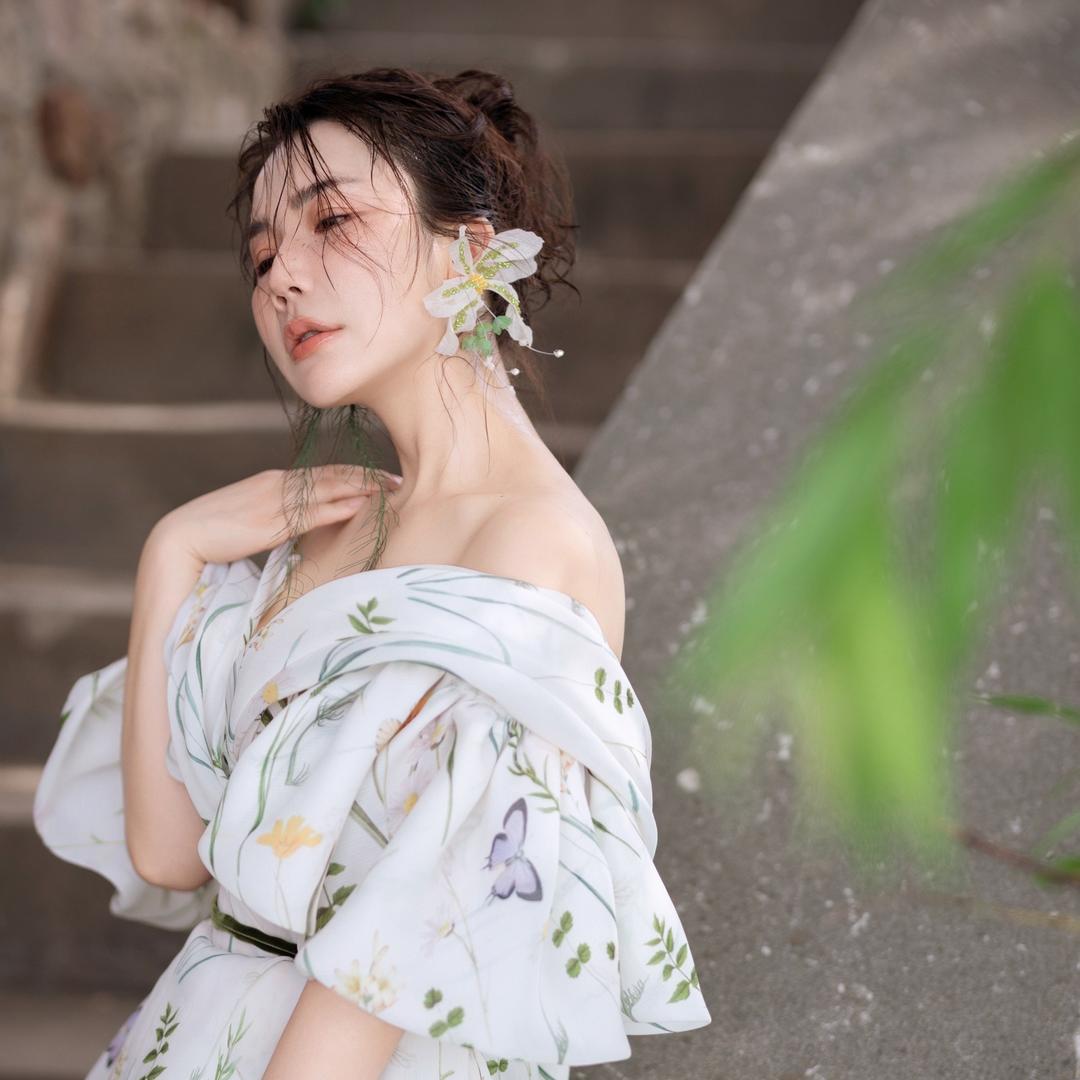 Lim Cafe的贺荣吖