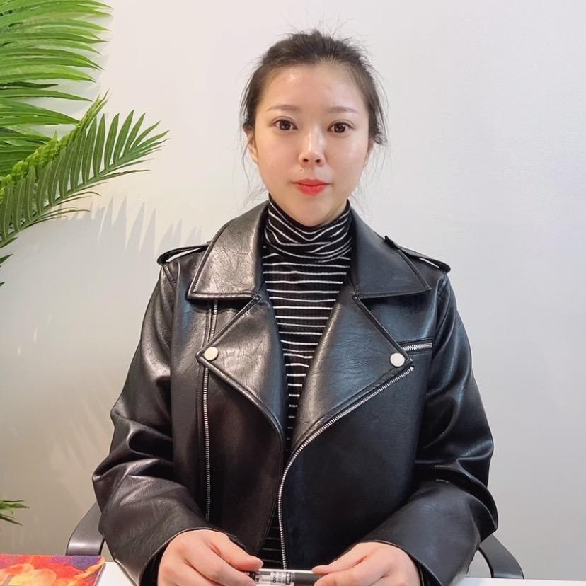 讲论文的刘老师