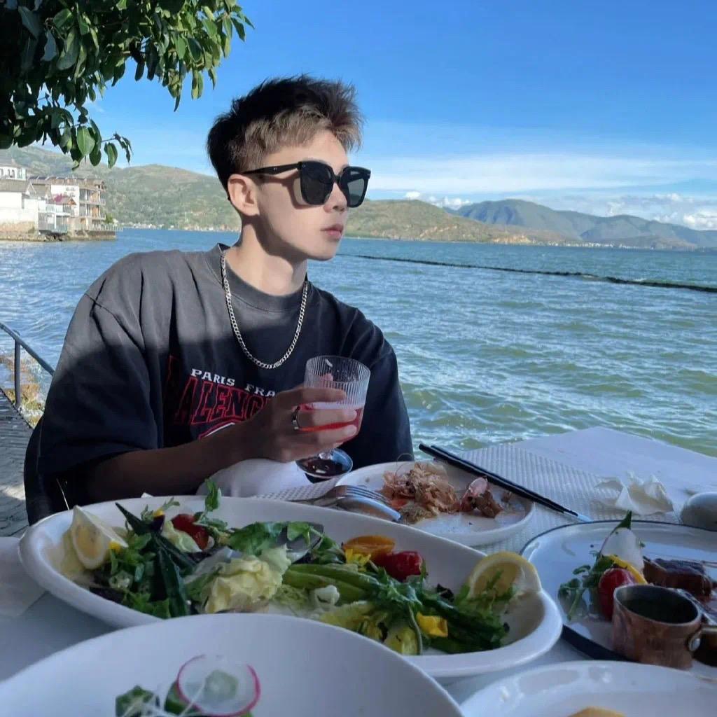 小杨爱吃牛肉串 ✨