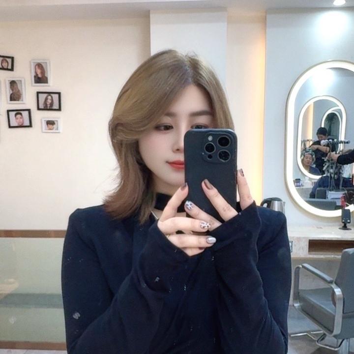 Um·有米美甲美睫服装集合店