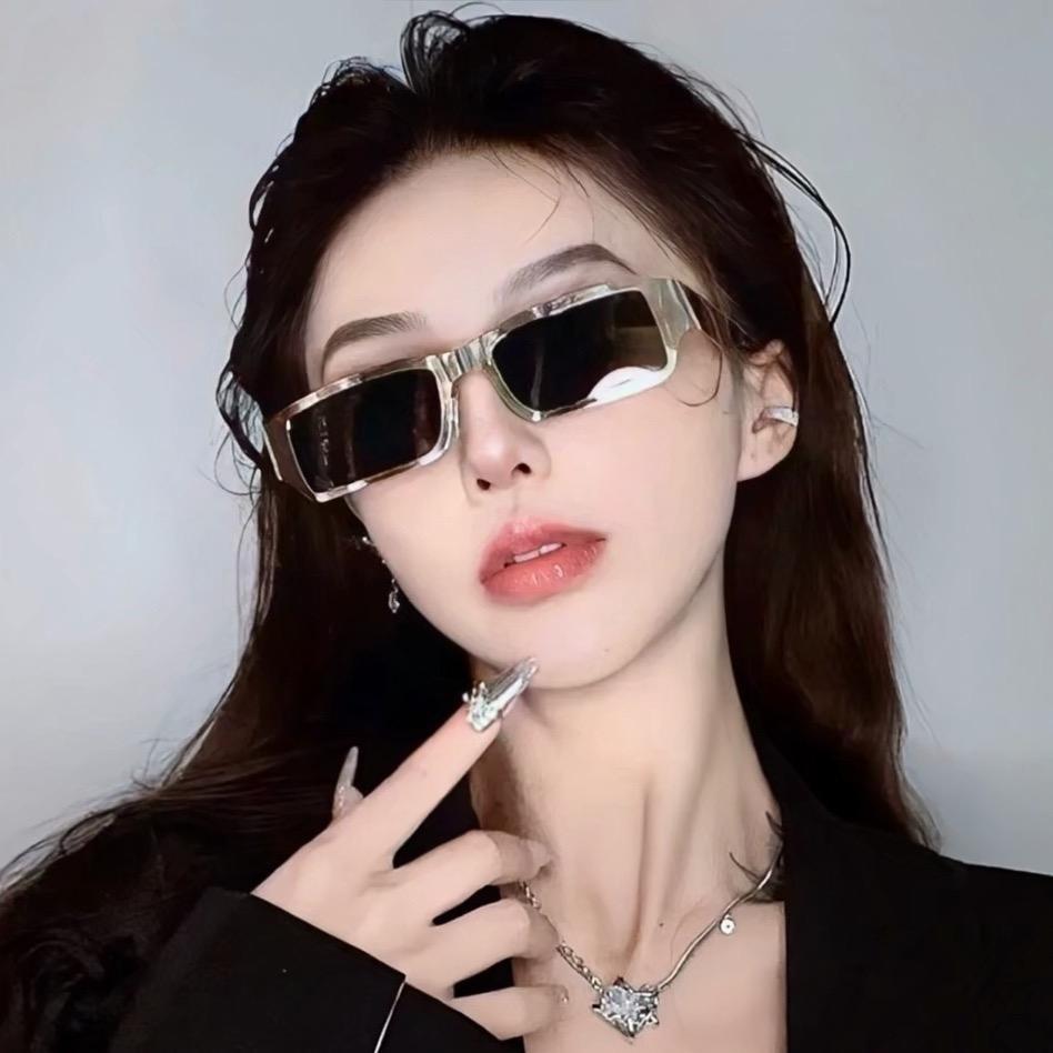 周七 . 🕊️