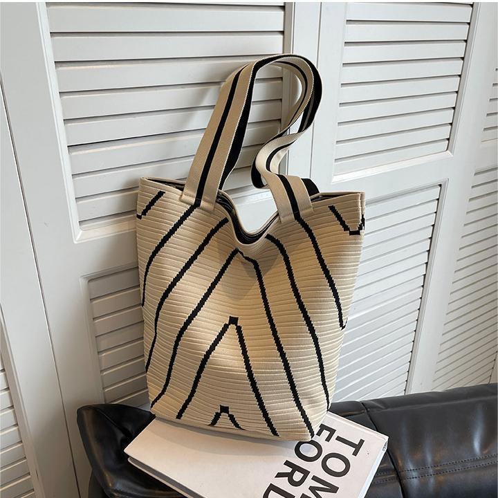 踏月针织工厂店