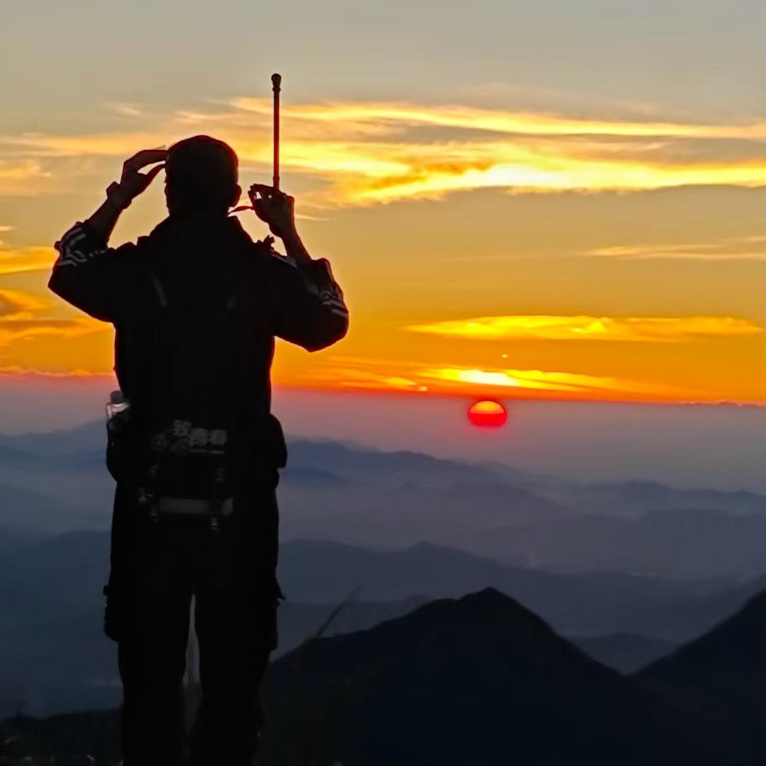 爱机车的小疯子