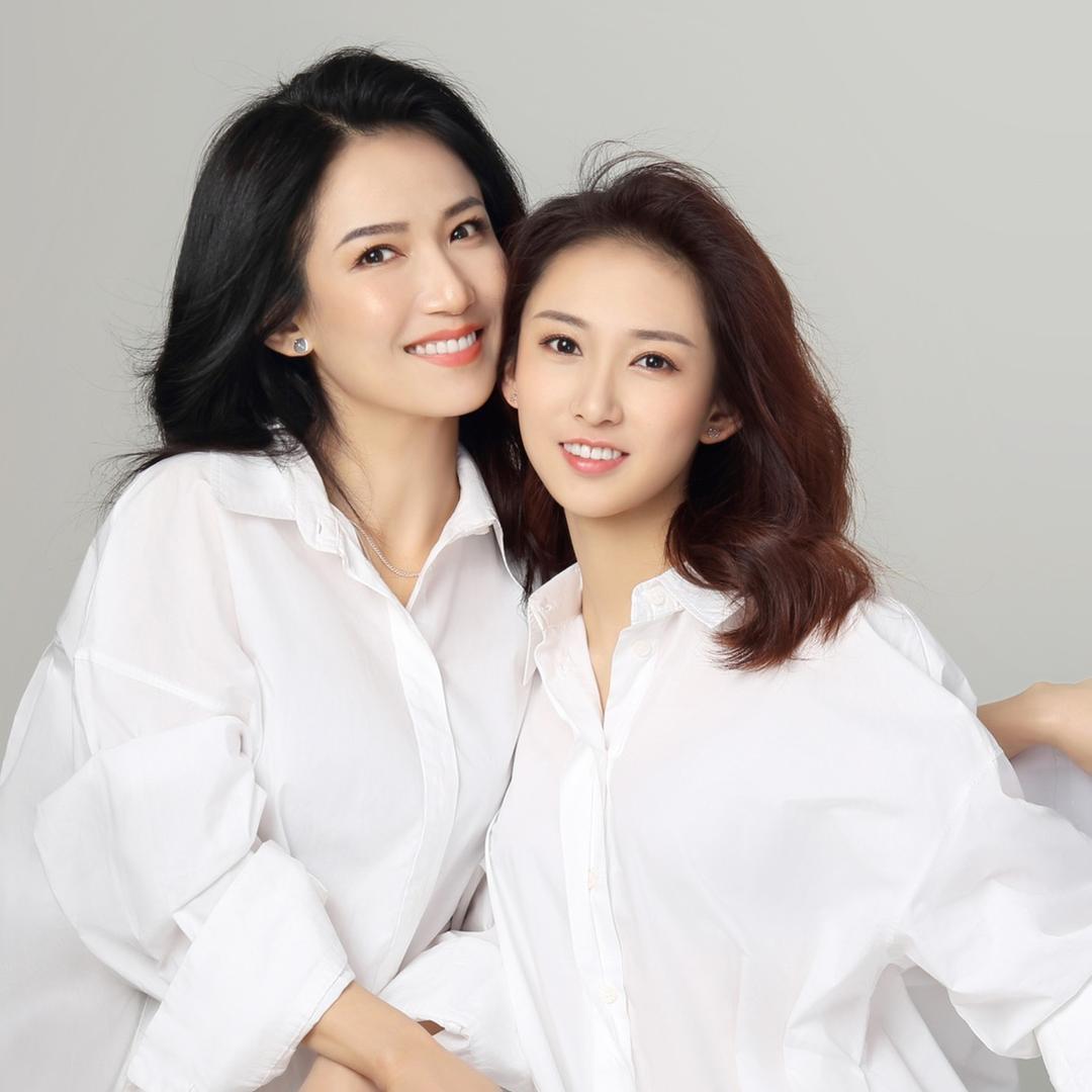 和女儿跳舞的波斯猫妞@抖音