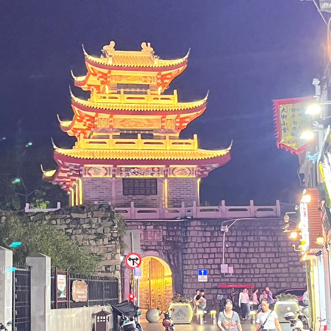 听雨声渐渐停