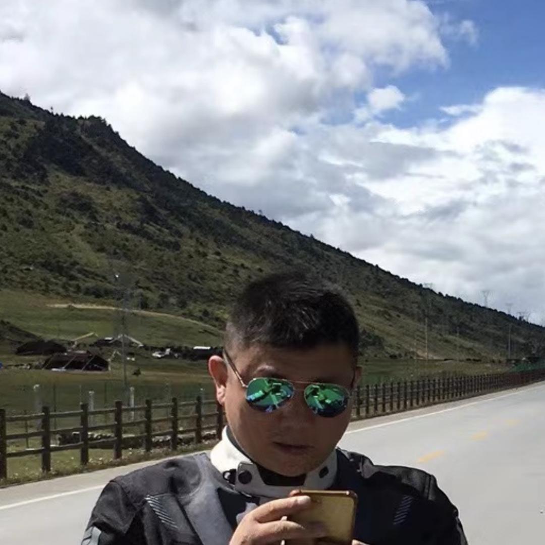 周文广摩托车