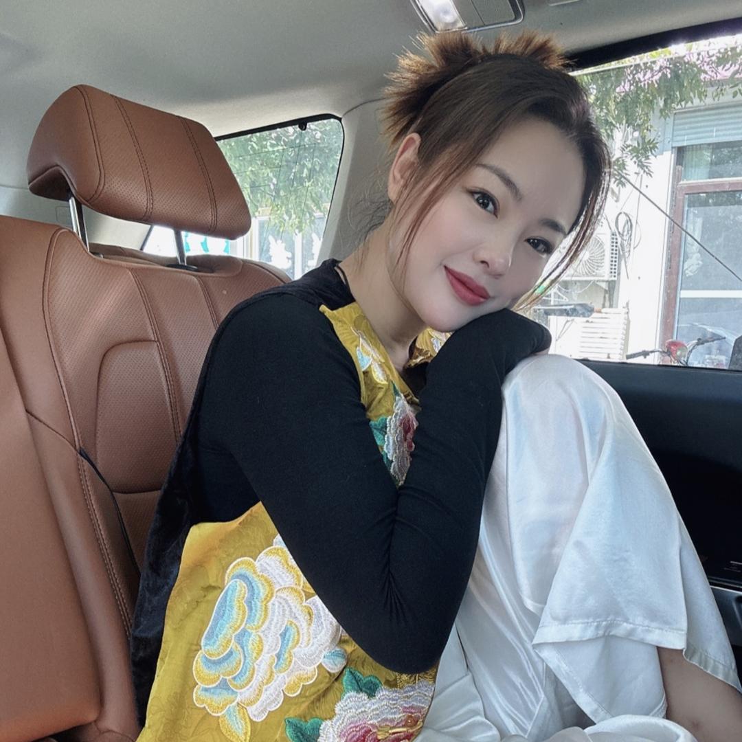 刘倩、瑜琦服饰