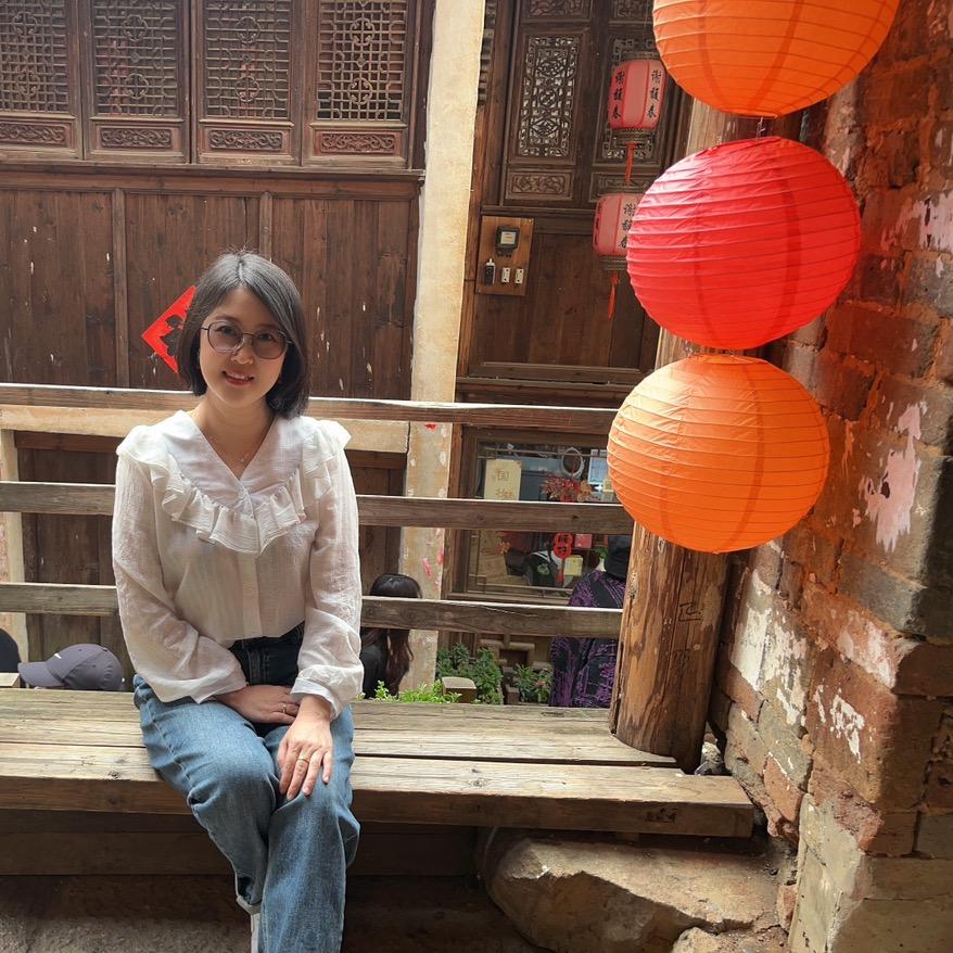蕾小姐