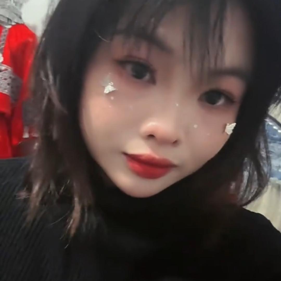 ❥･小小何ᰔᩚ