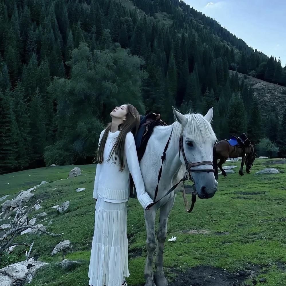 卷湛雨时尚百货优品店