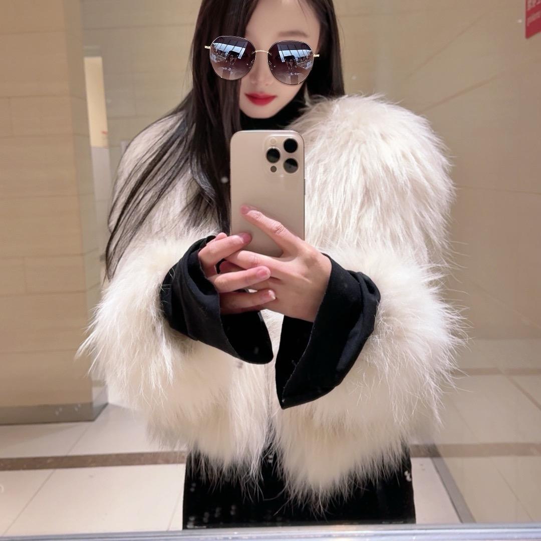 恋夏轻奢服装设计工作室