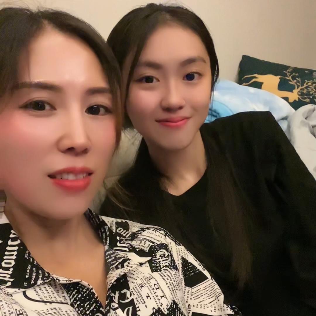 单身妈妈姐妹花👭