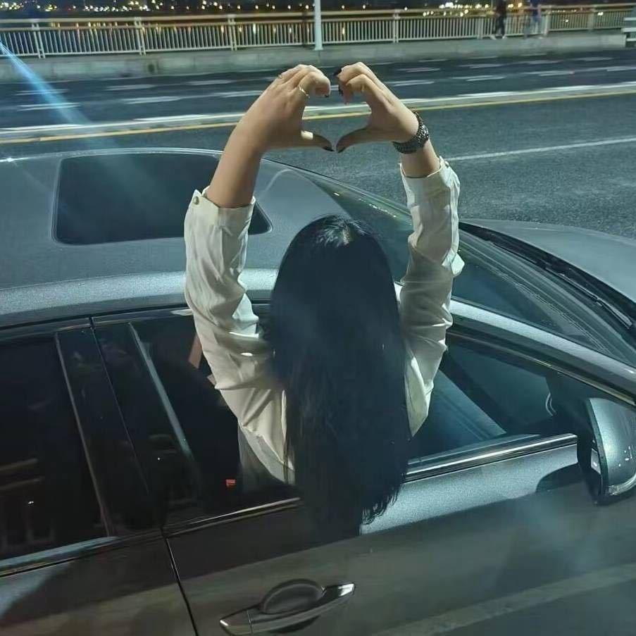 Y.   メ