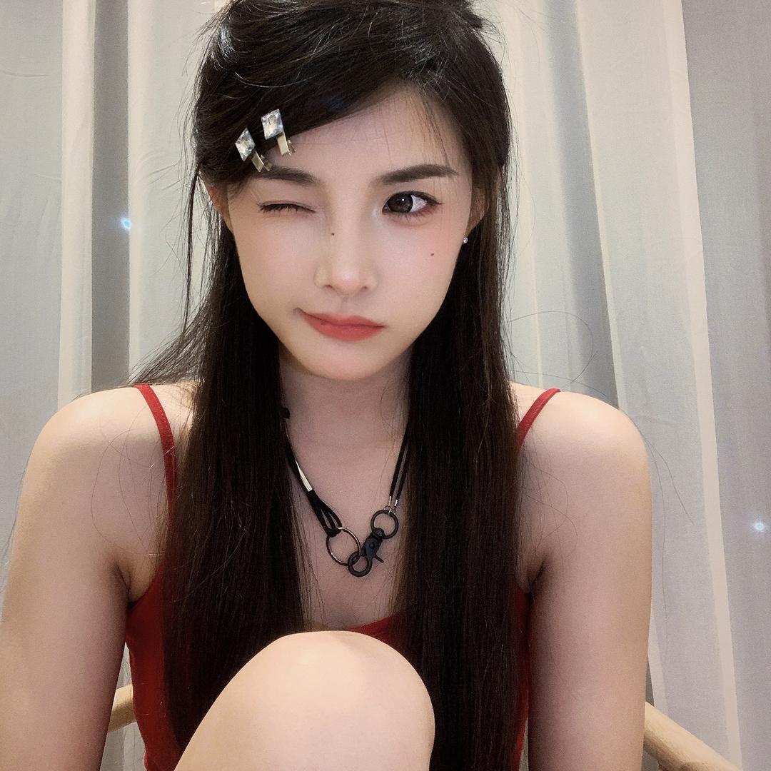 会发光的小艳子