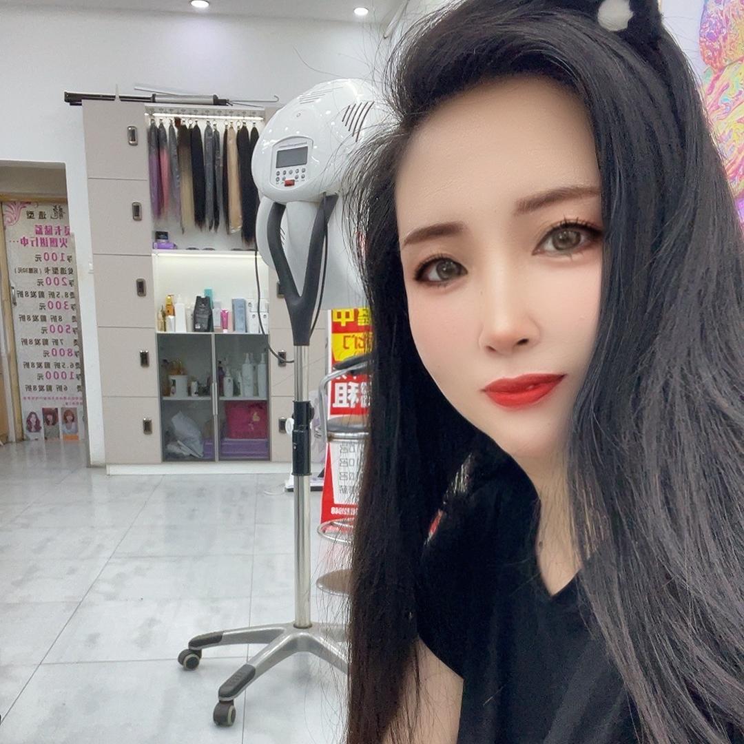 榆树市新时代华联购物广场负一层俞长兰服装精品屋
