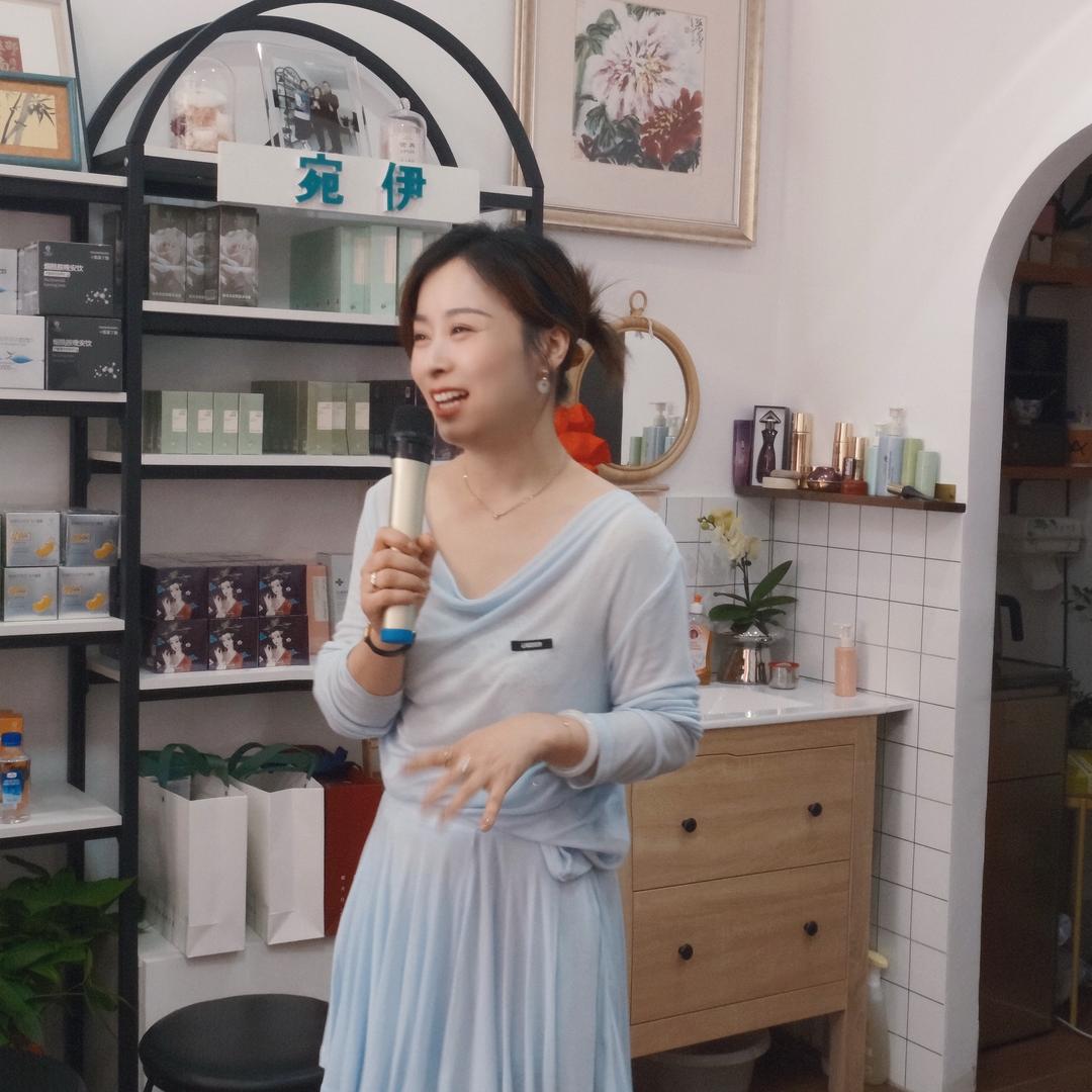 一个来自洪合深乡下的姑娘