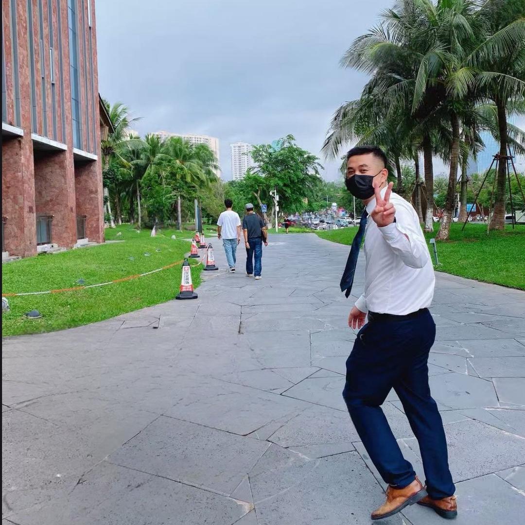 郑经理不正经