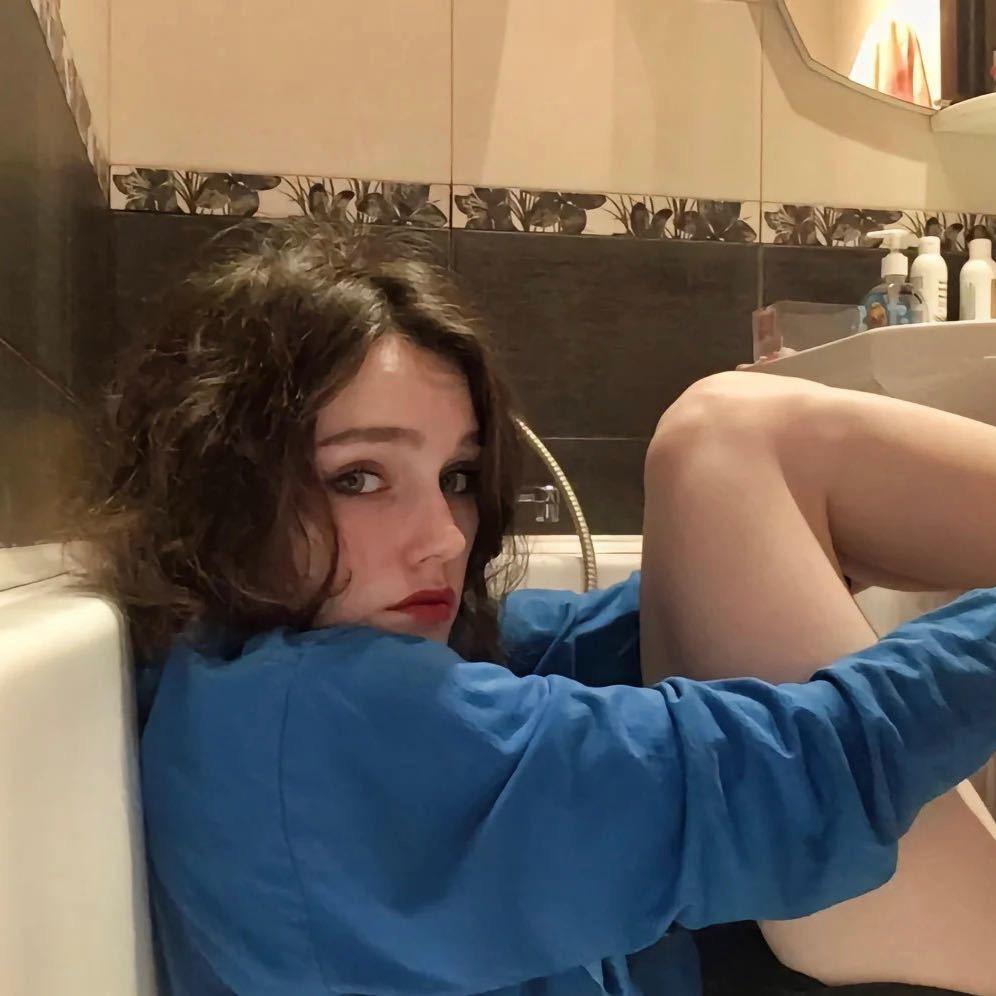 GG你压到我腿毛了