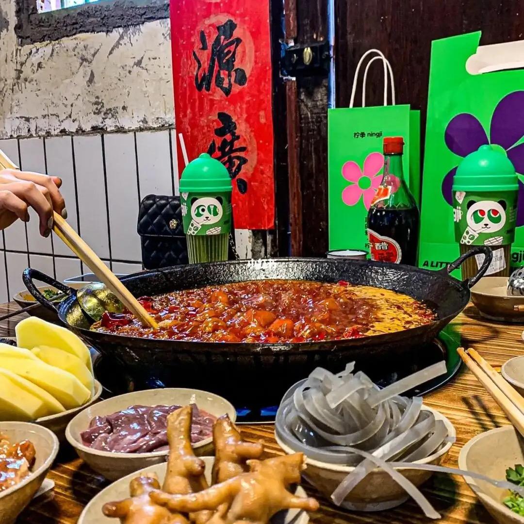 安宁区喜哆哆老火锅店