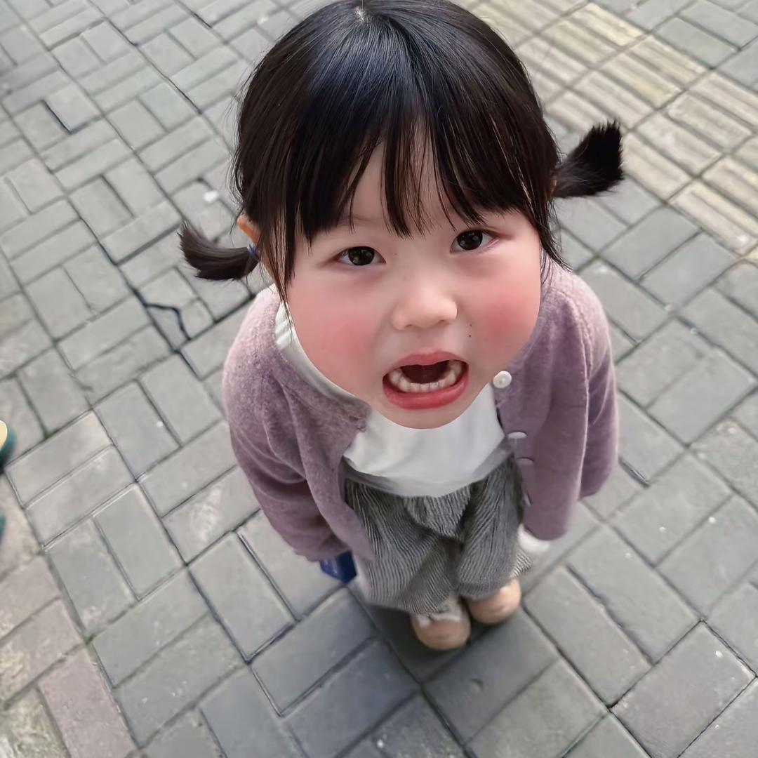 西西.