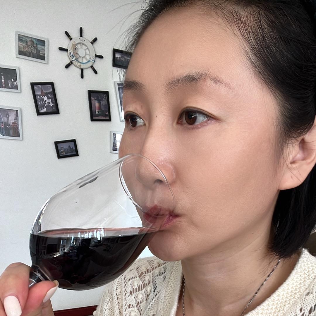 新姐爱喝酒🍷🍷