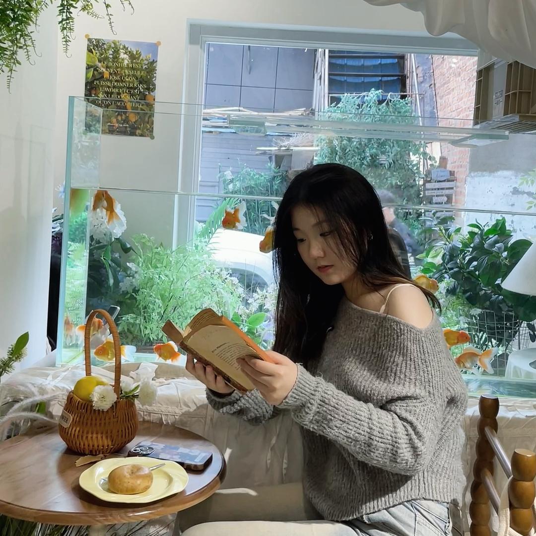 三颗金虎牙头像