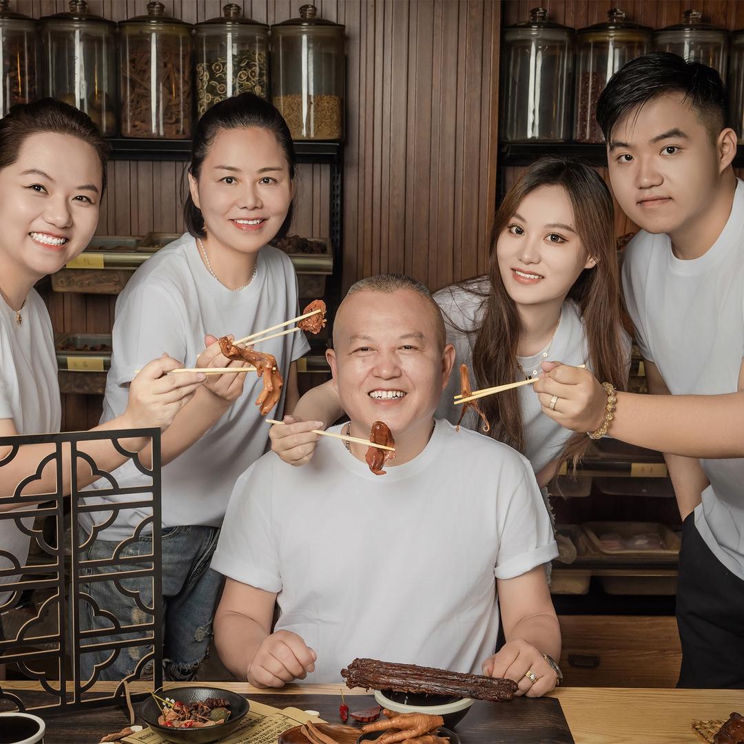 鸭脖第一家创始人—余斌