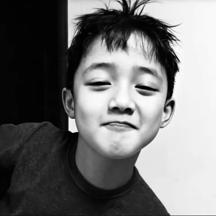 男 孩-