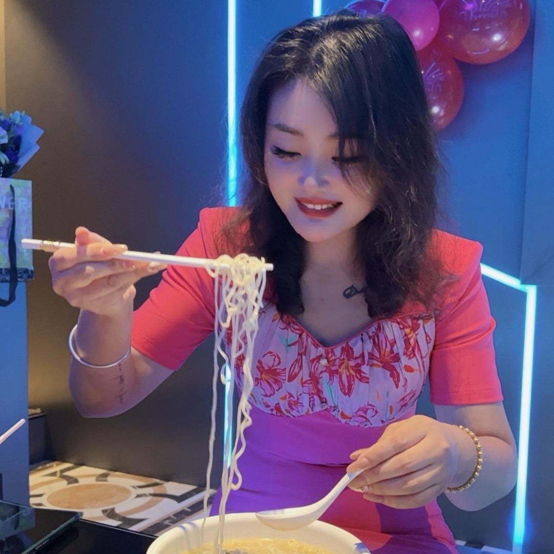 婷曼逸：张丽