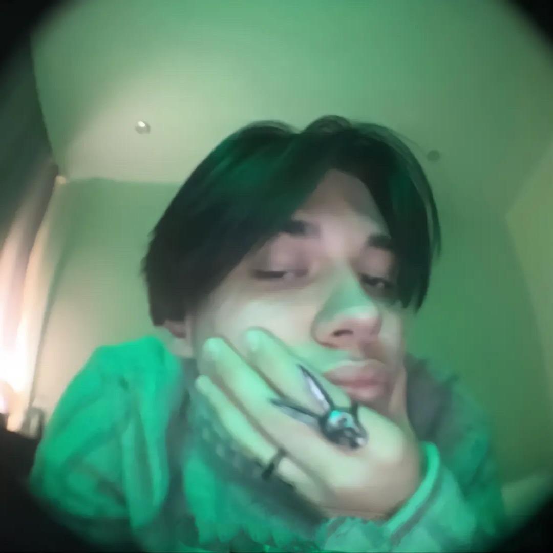 Lil y