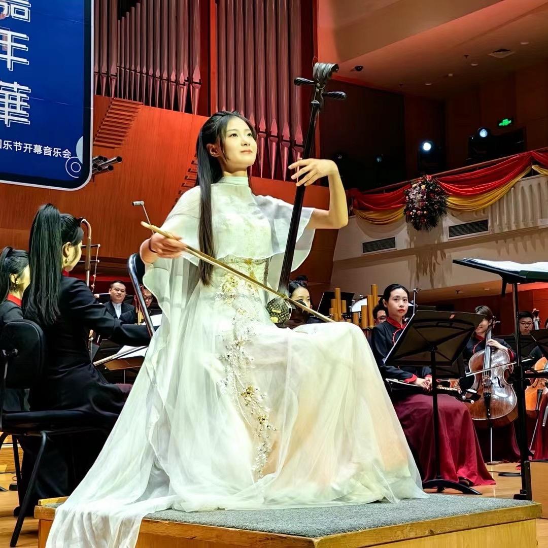 曲胡小女孩@抖音