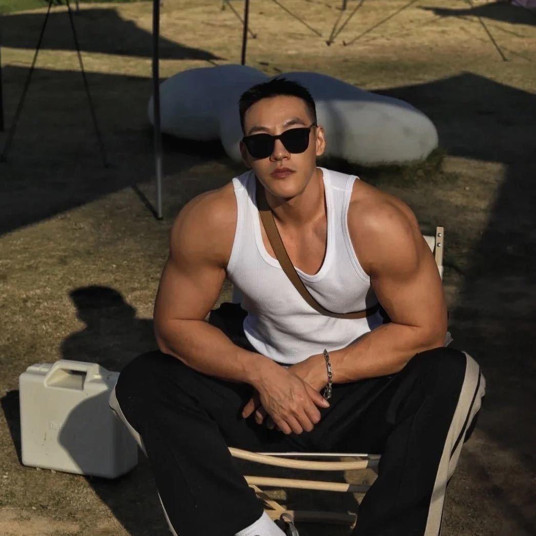 爱吃汉堡.