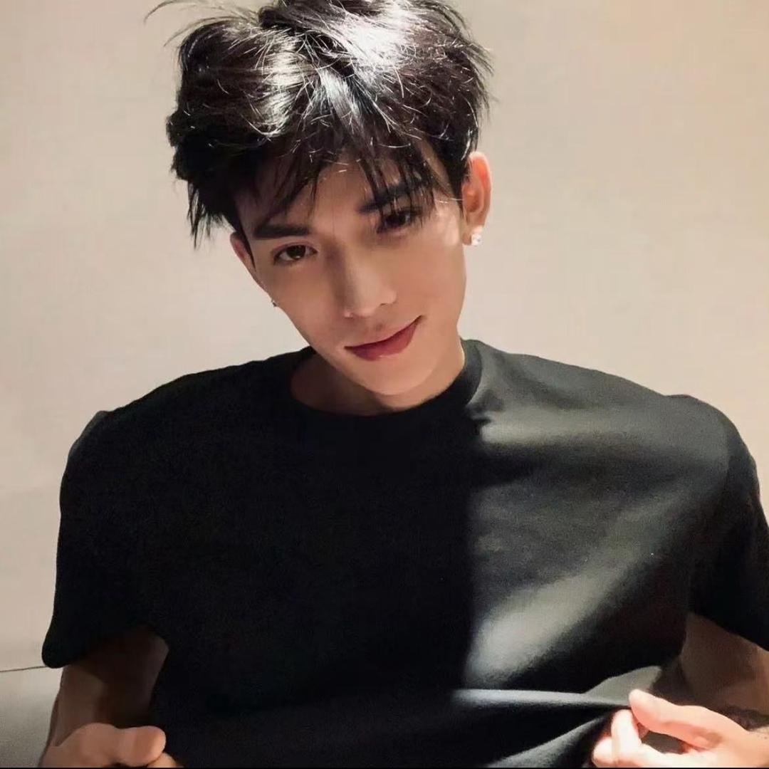 小罗振振振Zz~