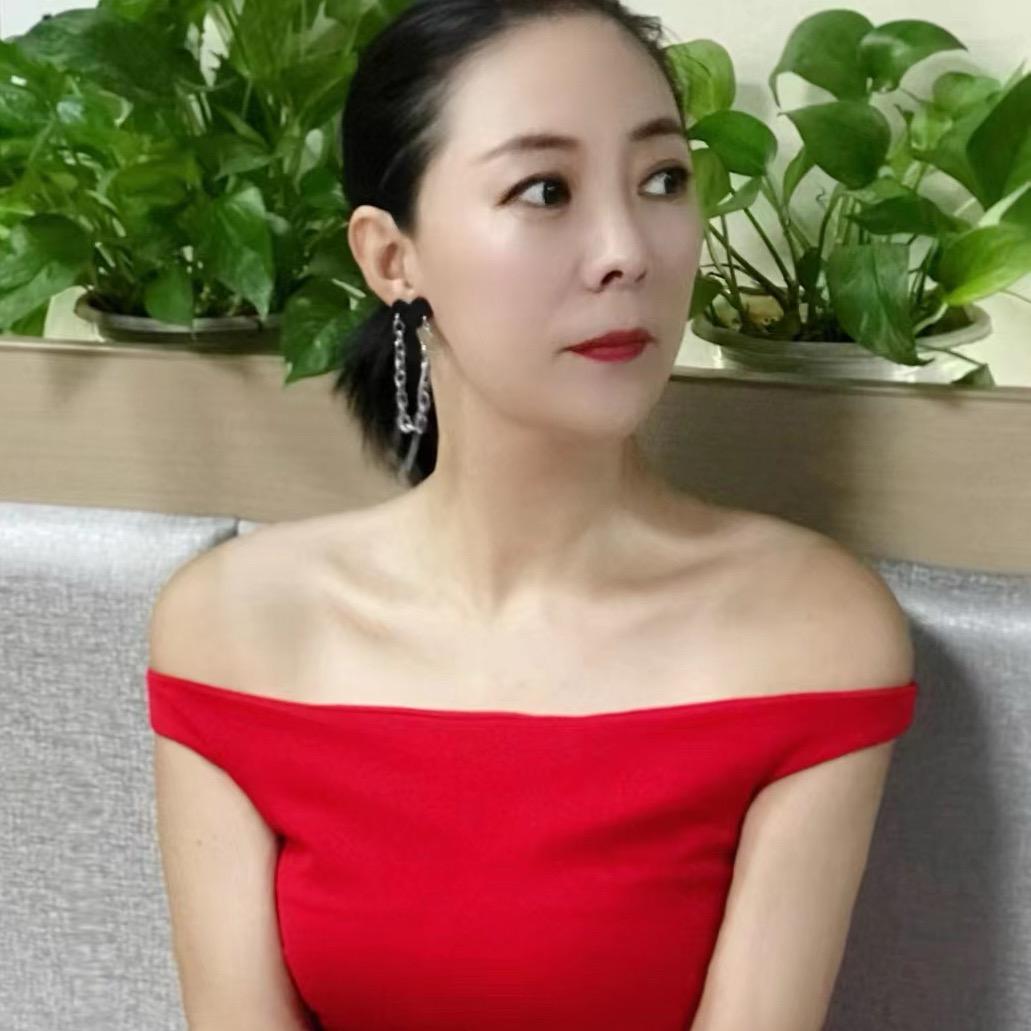 爱晒太阳的小姐姐