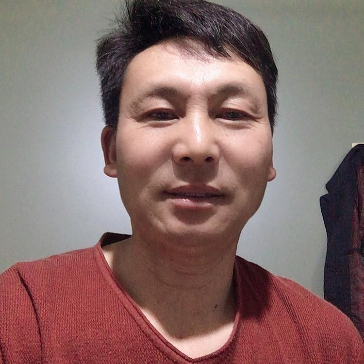 雄鹰展翅