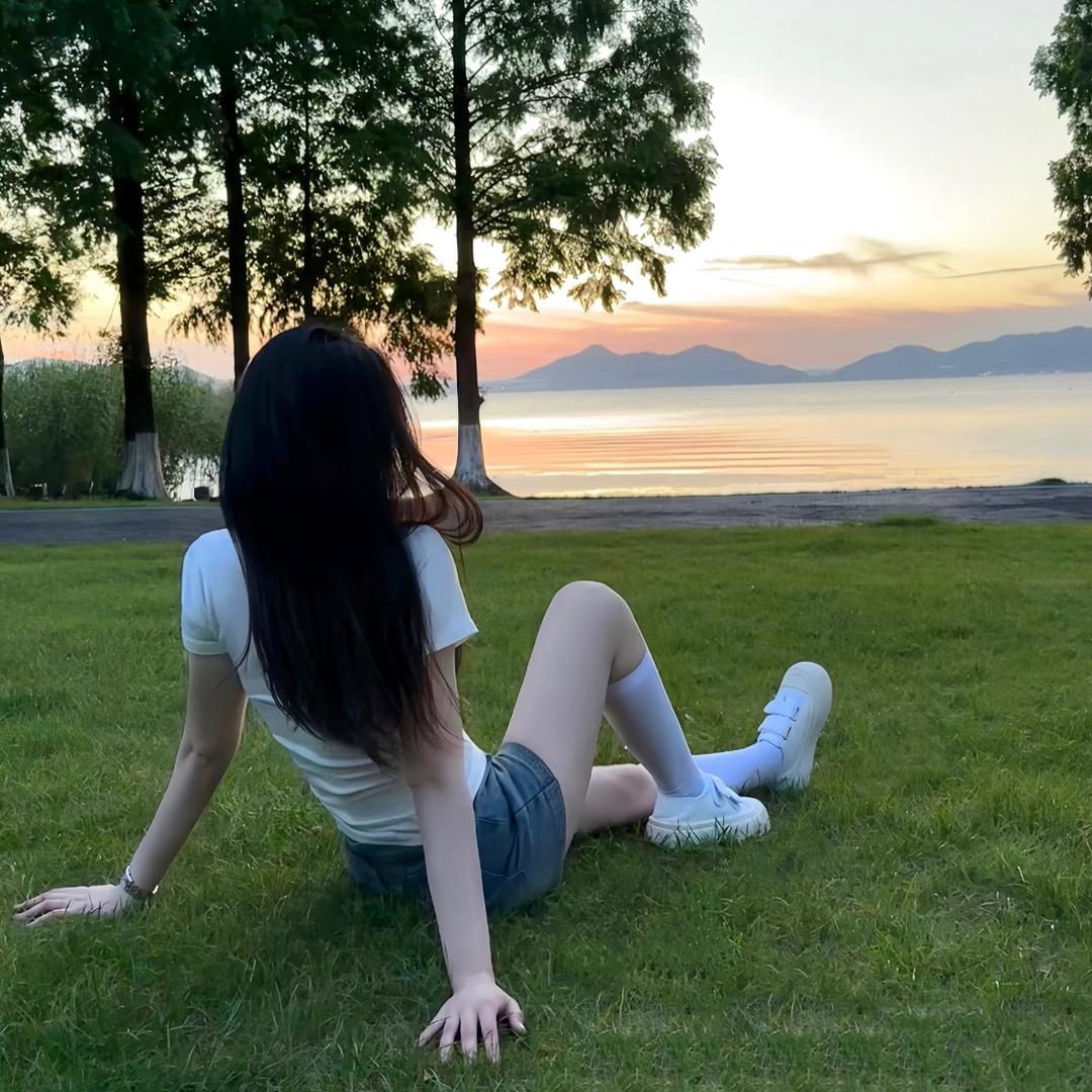 才没有脸红