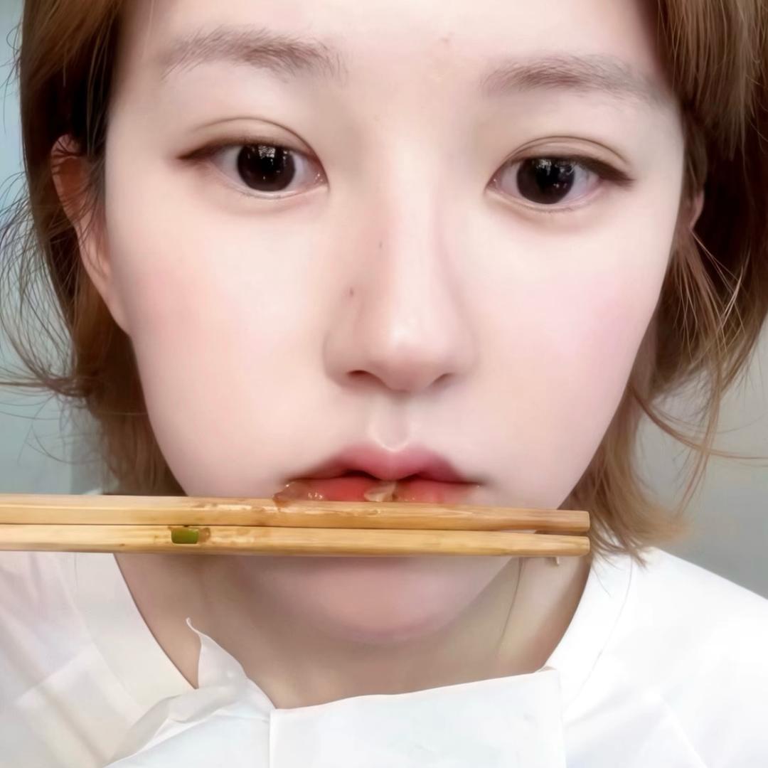 不会化妆的粥粥