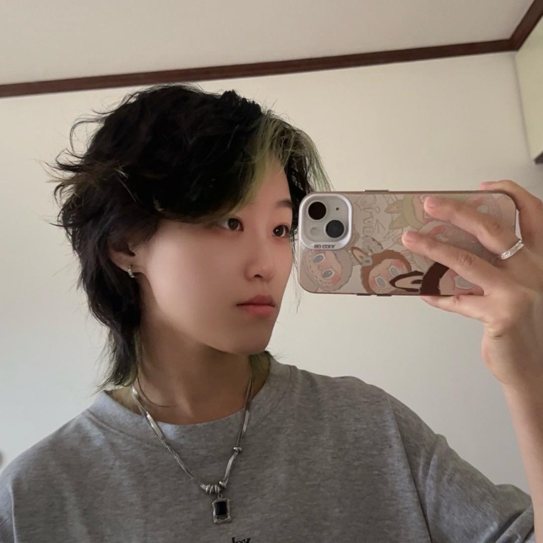 叁叁追剧中