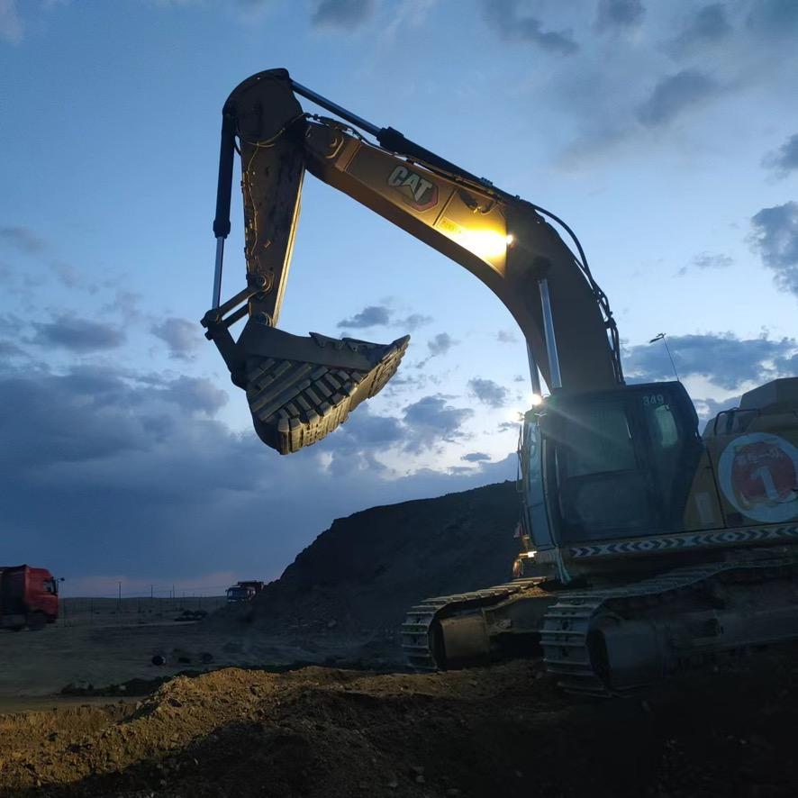 🌈开挖机的小何