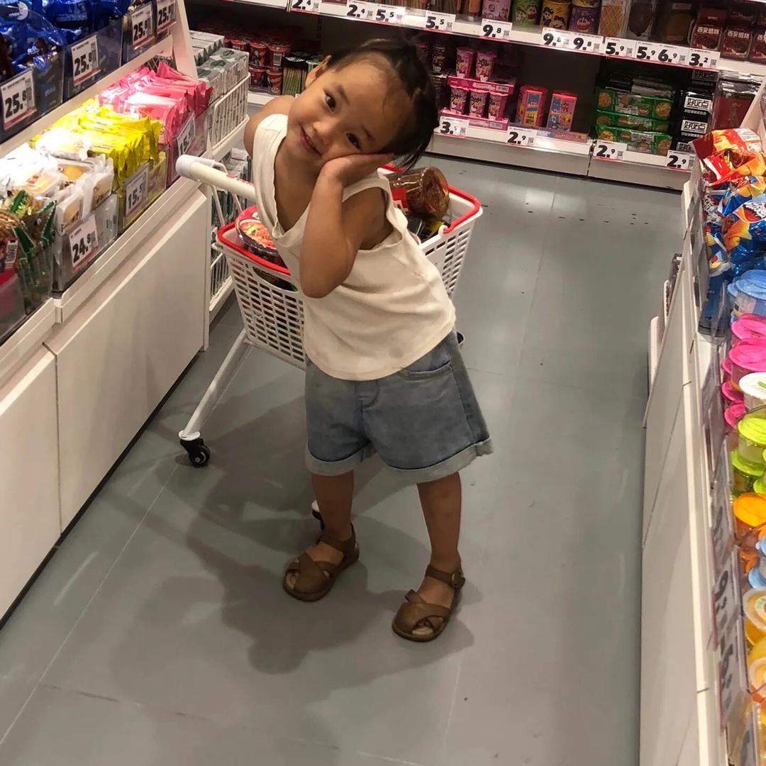 一个人走到陌生的城市hu