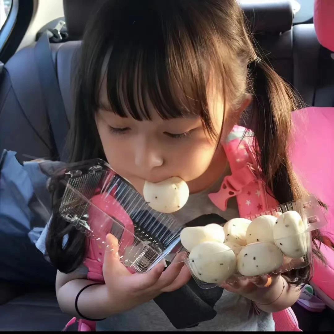 爱啃萝卜的兔子