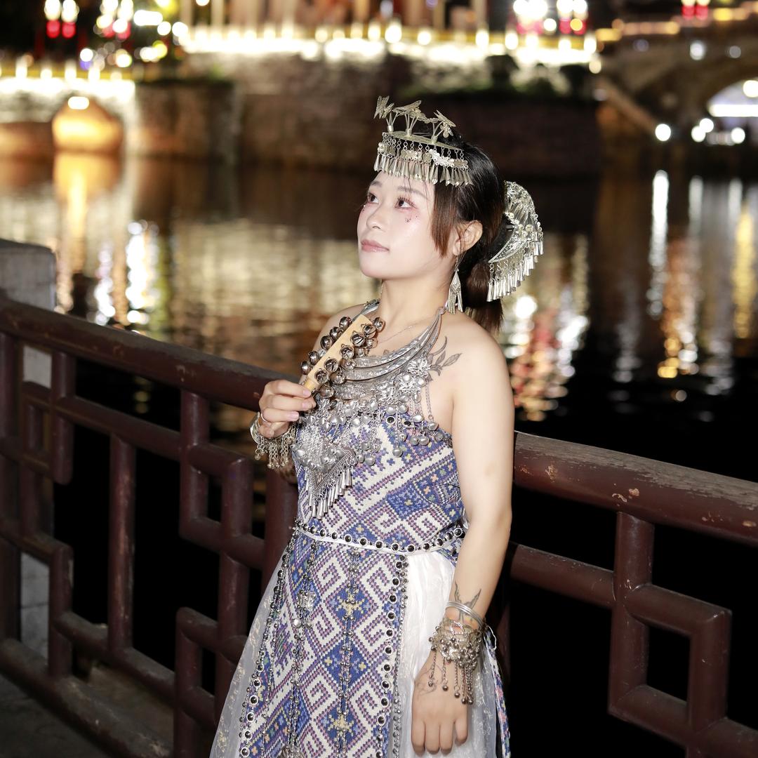 F     Y .  爱而不得）