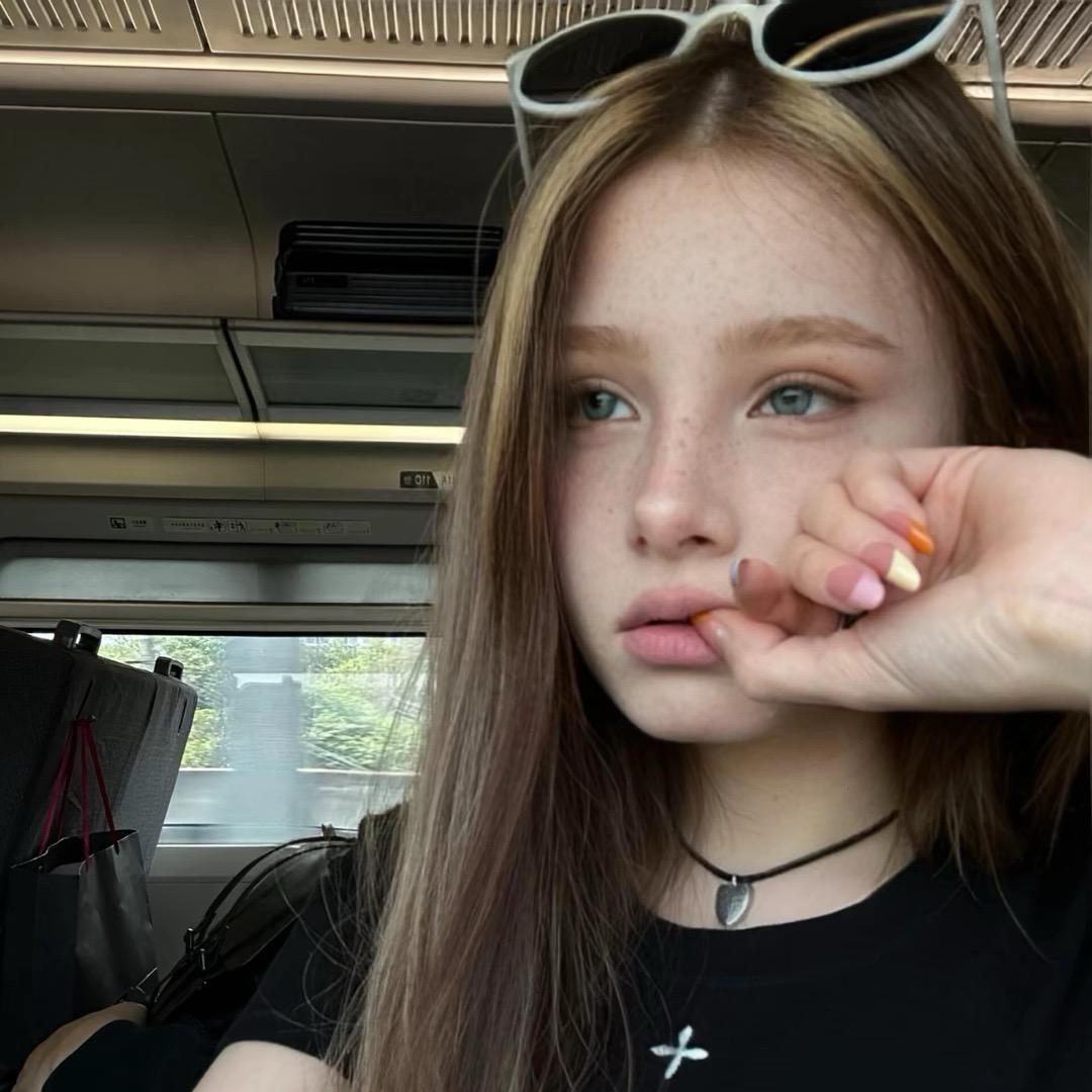 社恐的小美👩🏻‍🦰