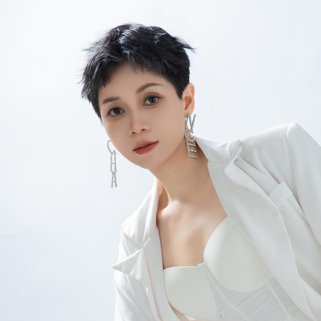 余佩袀·尚菡轻奢美学五四北店